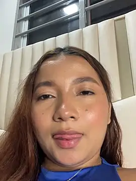 Snapshot of queen_angelique chatting on June 7, 3:32 am queen angelique online show from June 7, 3:32 am