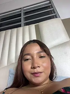 Snapshot of queen_angelique chatting on June 7, 11:41 pm queen angelique online show from June 7, 11:41 pm