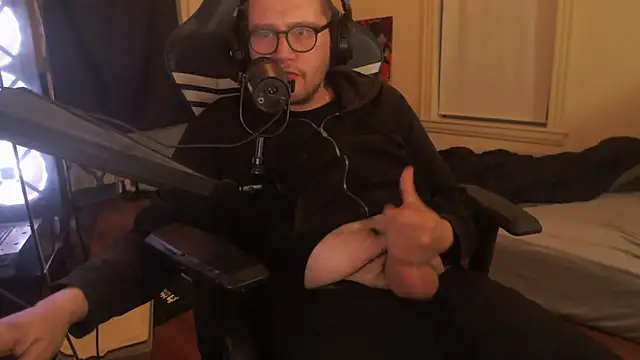 Snapshot of chicostick413 chatting on September 21, 12:01 am chicostick413 online show from September 21, 12:01 am