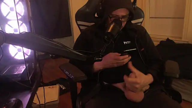 Snapshot of chicostick413 chatting on September 21, 11:50 pm chicostick413 online show from September 21, 11:50 pm