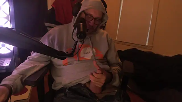 Snapshot of chicostick413 chatting on October 12, 8:41 pm chicostick413 online show from October 12, 8:41 pm