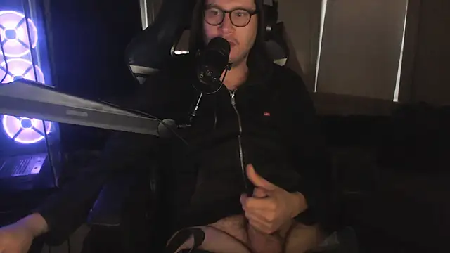 Snapshot of chicostick413 chatting on October 31, 12:50 pm chicostick413 online show from October 31, 12:50 pm