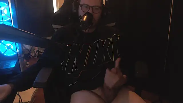 Snapshot of chicostick413 chatting on November 6, 3:24 pm chicostick413 online show from November 6, 3:24 pm