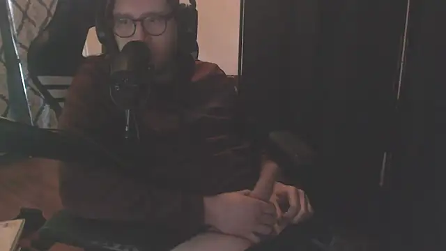 Snapshot of chicostick413 chatting on January 5, 7:06 pm chicostick413 online show from January 5, 7:06 pm