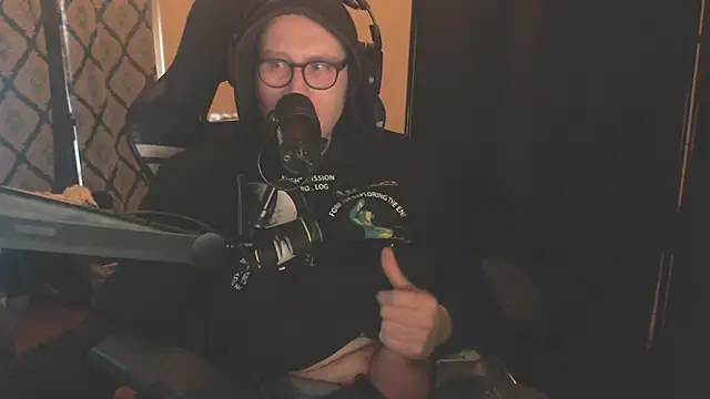 Snapshot of chicostick413 chatting on January 6, 8:12 pm chicostick413 online show from January 6, 8:12 pm