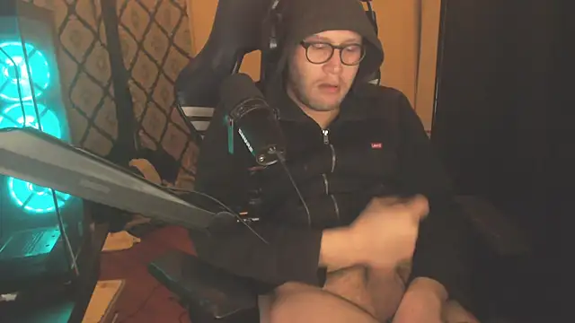 Snapshot of chicostick413 chatting on January 14, 2:17 am chicostick413 online show from January 14, 2:17 am