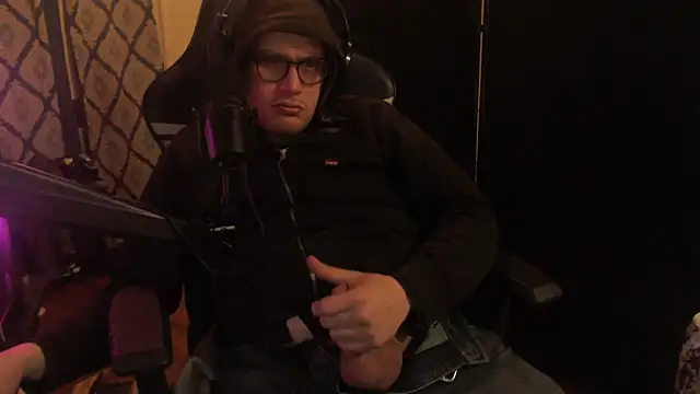 Snapshot of chicostick413 chatting on February 6, 2:16 am chicostick413 online show from February 6, 2:16 am