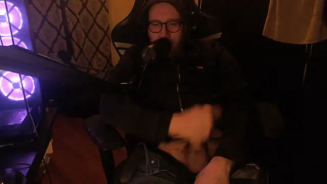 Snapshot of chicostick413 chatting on February 13, 1:56 am chicostick413 online show from February 13, 1:56 am