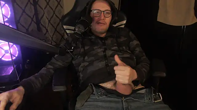 Snapshot of chicostick413 chatting on February 13, 11:45 pm chicostick413 online show from February 13, 11:45 pm