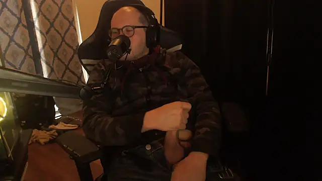 Snapshot of chicostick413 chatting on February 16, 3:30 pm chicostick413 online show from February 16, 3:30 pm