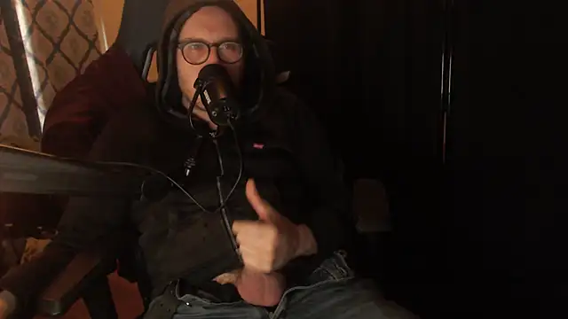 Snapshot of chicostick413 chatting on February 17, 8:37 pm chicostick413 online show from February 17, 8:37 pm