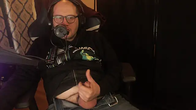 Snapshot of chicostick413 chatting on February 18, 6:37 pm chicostick413 online show from February 18, 6:37 pm