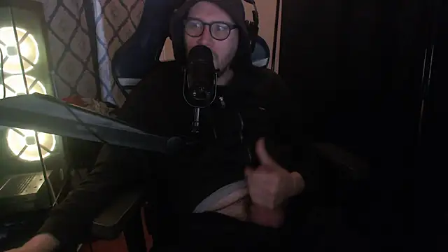 Snapshot of chicostick413 chatting on February 23, 1:41 pm chicostick413 online show from February 23, 1:41 pm