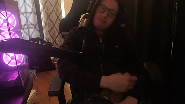 Snapshot of chicostick413 chatting on February 26, 3:00 pm chicostick413 online show from February 26, 3:00 pm