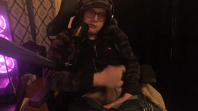 Snapshot of chicostick413 chatting on February 28, 11:17 pm chicostick413 online show from February 28, 11:17 pm