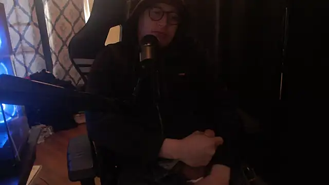 Snapshot of chicostick413 chatting on March 2, 3:41 pm chicostick413 online show from March 2, 3:41 pm