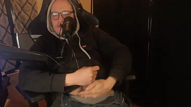 Snapshot of chicostick413 chatting on March 3, 1:28 pm chicostick413 online show from March 3, 1:28 pm