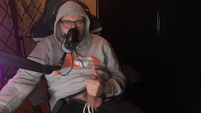 Snapshot of chicostick413 chatting on March 12, 1:12 am chicostick413 online show from March 12, 1:12 am