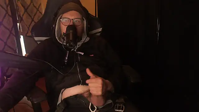 Snapshot of chicostick413 chatting on March 12, 4:46 pm chicostick413 online show from March 12, 4:46 pm