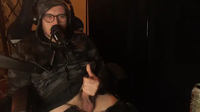 Snapshot of chicostick413 chatting on March 16, 1:33 am chicostick413 online show from March 16, 1:33 am