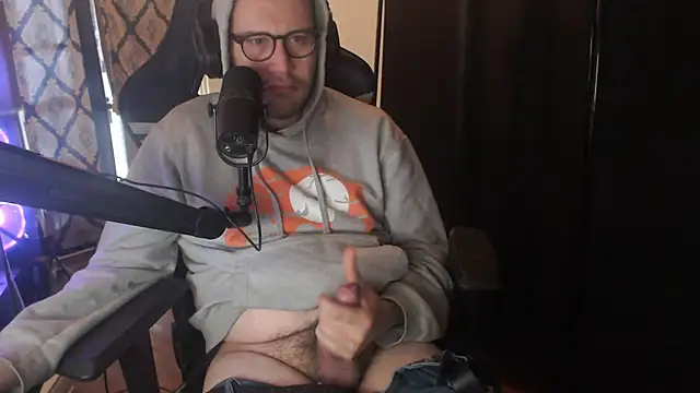 Snapshot of chicostick413 chatting on March 20, 2:33 pm chicostick413 online show from March 20, 2:33 pm