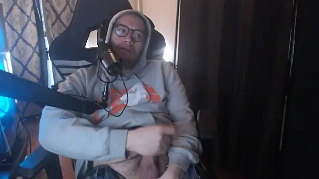 Snapshot of chicostick413 chatting on March 24, 12:10 pm chicostick413 online show from March 24, 12:10 pm