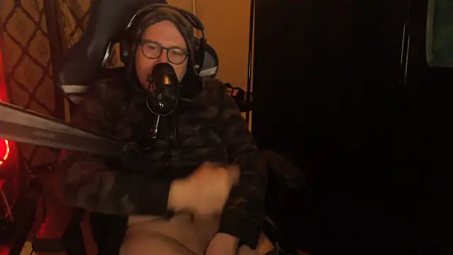 Snapshot of chicostick413 chatting on March 25, 12:38 am chicostick413 online show from March 25, 12:38 am