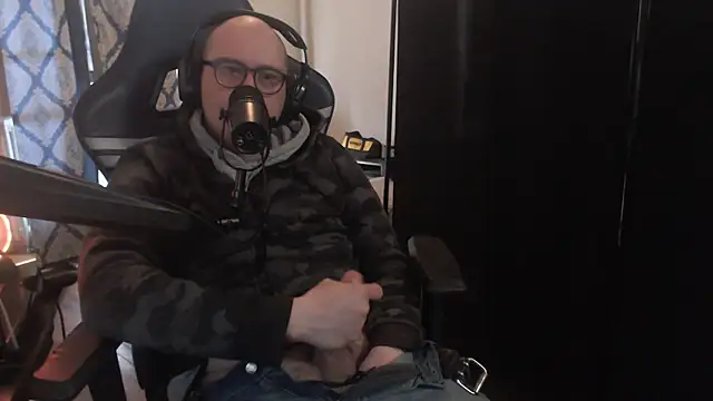 Snapshot of chicostick413 chatting on March 25, 2:45 pm chicostick413 online show from March 25, 2:45 pm