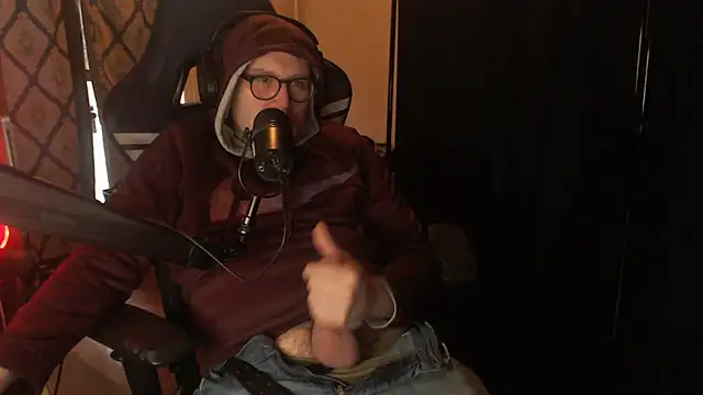 Snapshot of chicostick413 chatting on March 26, 8:14 pm chicostick413 online show from March 26, 8:14 pm