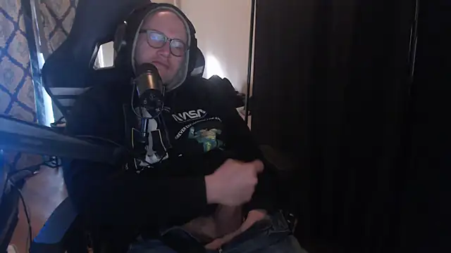 Snapshot of chicostick413 chatting on March 29, 12:16 pm chicostick413 online show from March 29, 12:16 pm