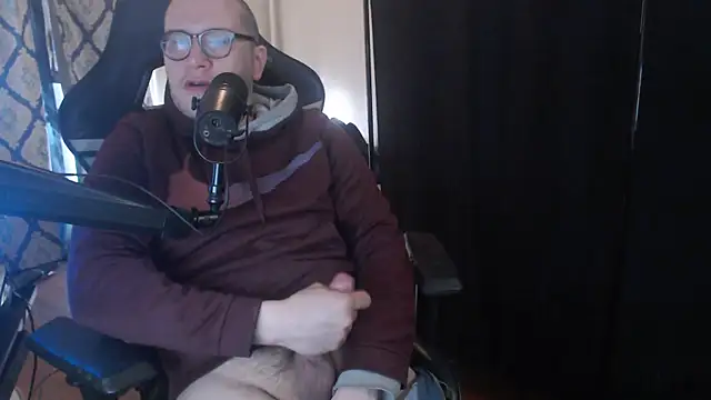 Snapshot of chicostick413 chatting on March 30, 12:28 pm chicostick413 online show from March 30, 12:28 pm