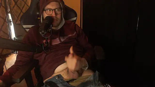 Snapshot of chicostick413 chatting on March 31, 5:46 pm chicostick413 online show from March 31, 5:46 pm