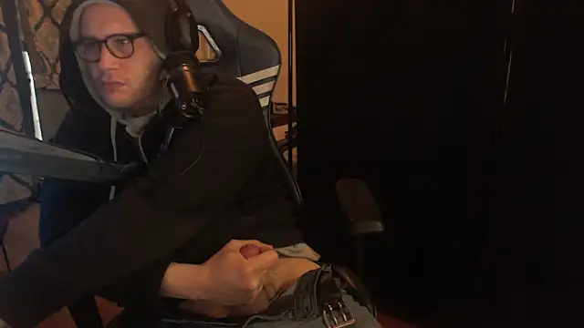 Snapshot of chicostick413 chatting on April 1, 11:44 am chicostick413 online show from April 1, 11:44 am