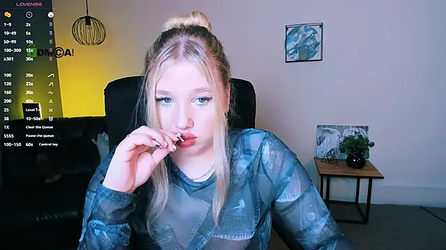 Snapshot of juli_kisss chatting on December 29, 10:36 pm juli kisss online show from December 29, 10:36 pm