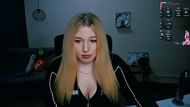 Snapshot of juli_kisss chatting on January 18, 7:58 pm juli kisss online show from January 18, 7:58 pm