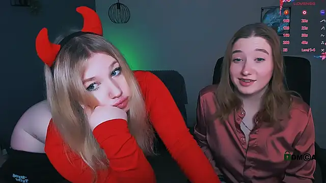 Snapshot of juli_kisss chatting on February 1, 7:44 pm juli kisss online show from February 1, 7:44 pm