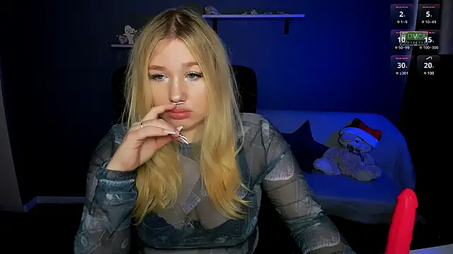 Snapshot of juli_kisss chatting on February 6, 12:37 pm juli kisss online show from February 6, 12:37 pm