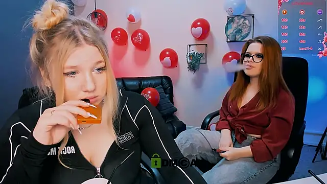 Snapshot of juli_kisss chatting on February 17, 11:09 pm juli kisss online show from February 17, 11:09 pm