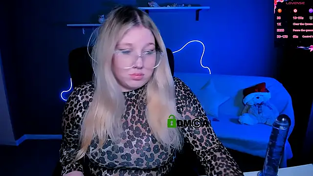 Snapshot of juli_kisss chatting on March 4, 4:09 pm juli kisss online show from March 4, 4:09 pm