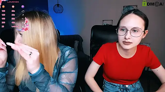 Snapshot of juli_kisss chatting on March 13, 1:43 am juli kisss online show from March 13, 1:43 am