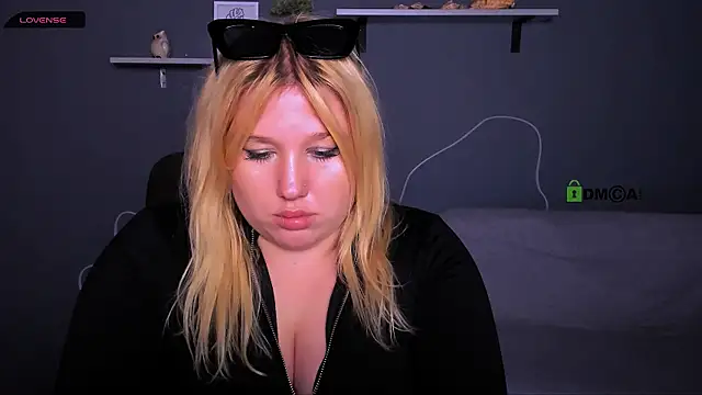 Snapshot of juli_kisss chatting on October 4, 6:11 am juli kisss online show from October 4, 6:11 am