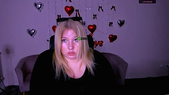 juli kisss online show from February 14, 2:36 pm