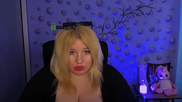 Snapshot of juli_kisss chatting on May 14, 3:08 pm juli kisss online show from May 14, 3:08 pm