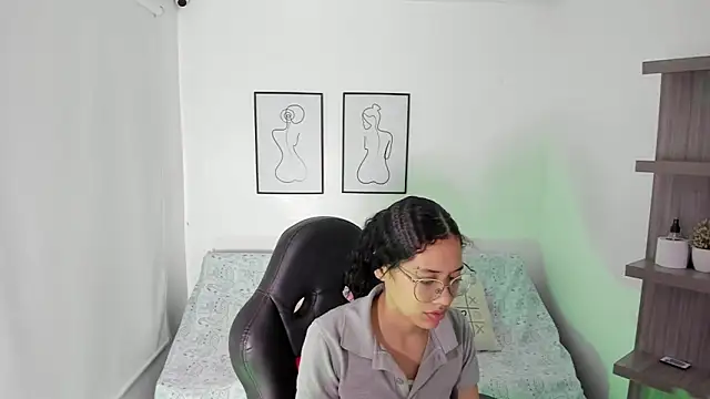 Snapshot of MAILYLOVE1 chatting on December 14, 12:44 pm MAILYLOVE1 online show from December 14, 12:44 pm