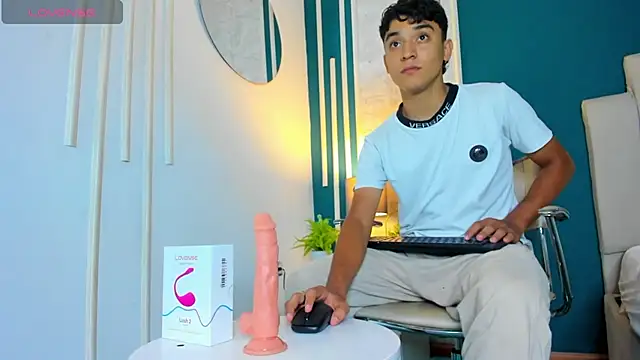 Austin Cardieff online show from January 8, 7:24 pm