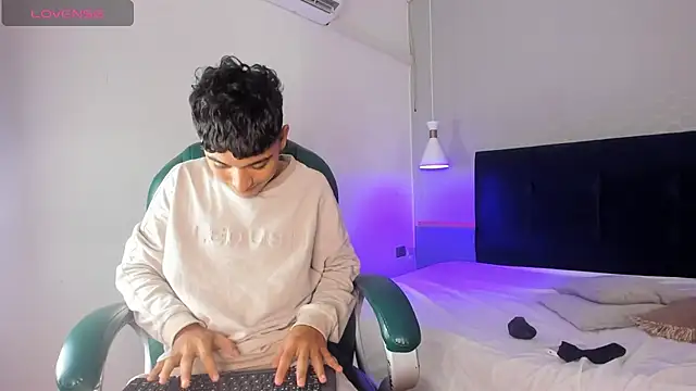 Austin Cardieff online show from January 24, 3:43 am