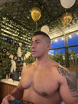 aaroncolombia online show from April 8, 11:27 pm