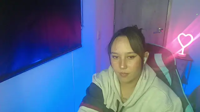 Snapshot of Skarlet_Adams28 chatting on April 28, 1:15 am Skarlet Adams28 online show from April 28, 1:15 am