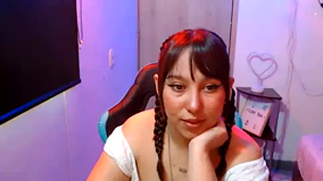 Snapshot of Skarlet_Adams28 chatting on May 12, 8:39 pm Skarlet Adams28 online show from May 12, 8:39 pm