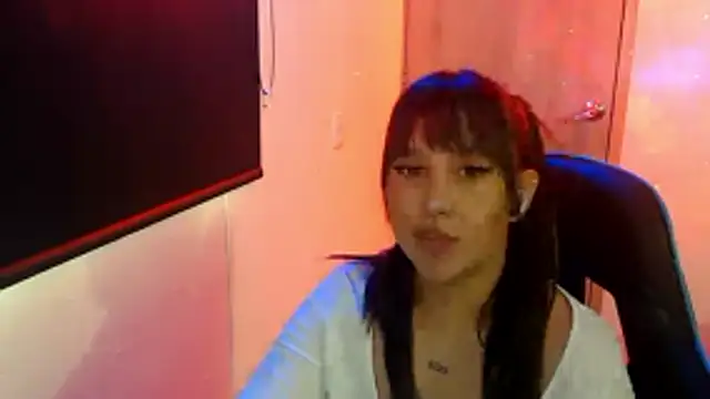 Snapshot of Skarlet_Adams28 chatting on June 2, 7:27 pm Skarlet Adams28 online show from June 2, 7:27 pm